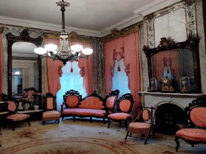 The drawing room at Lansdowne, c. 1856.  The parlor suite here, made in New York, illustrates the patronage of Northern furniture makers by Southern  planters. 