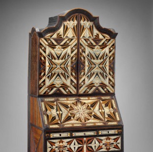 Chinoiserie Desk and bookcase front